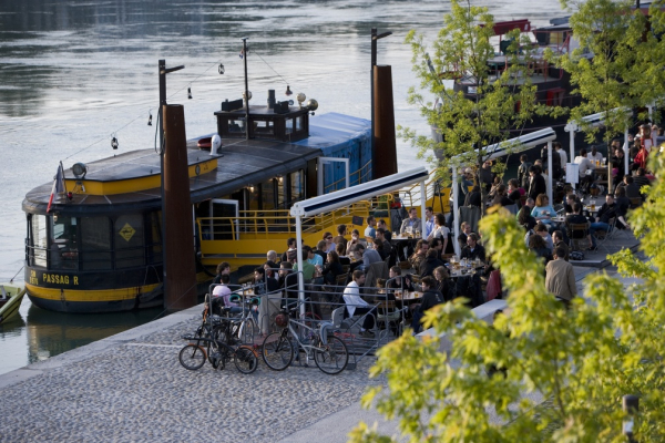 Péniche sur les Berges du Rhône © Tristan Deschamps